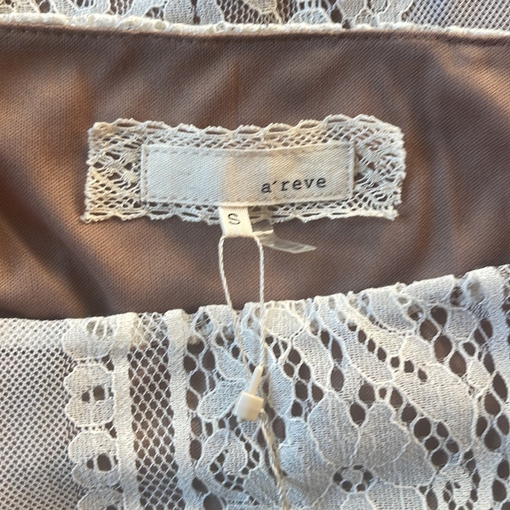 Beautiful Ivory Lace Knee Length Skirt - Picture 4 of 6